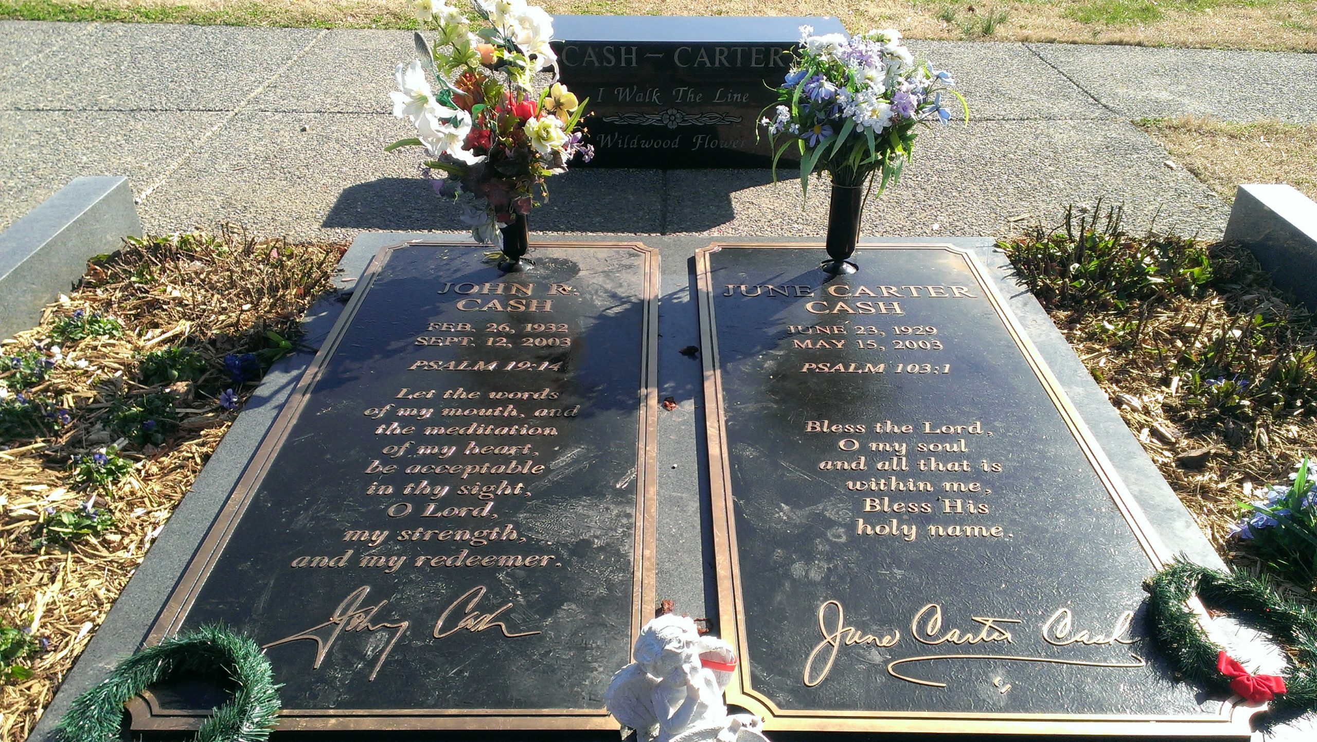 johnny-and-june-cash-grave